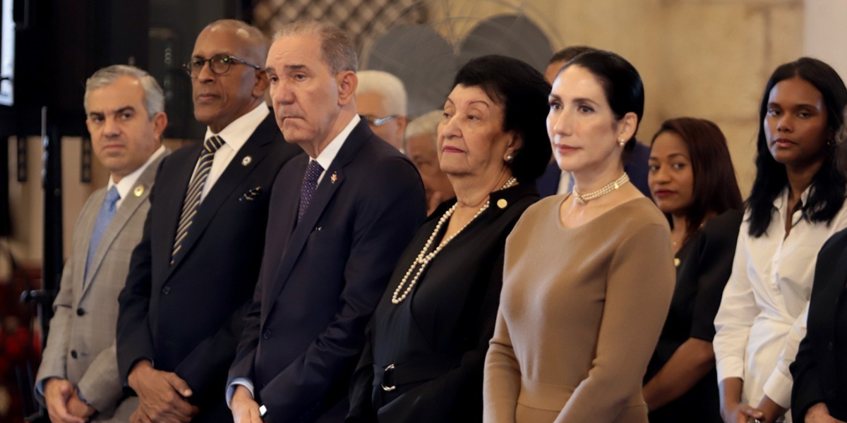  imagen Primera dama Raquel Arbaje y do&ntilde;a Besaida Manola Santana 