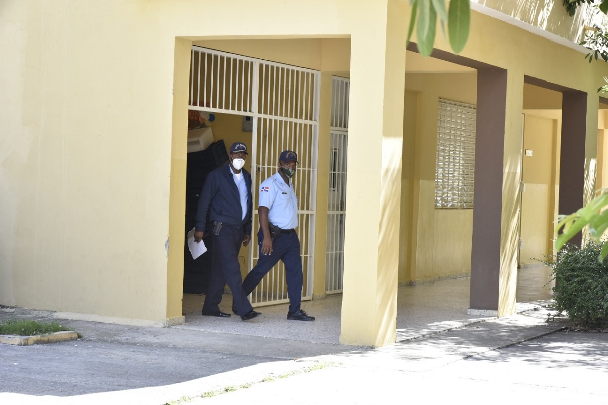  imagen El mayor Domingo Peguero, encargado de seguridad de la Polic&iacute;a Escolar en San Crist&oacute;bal, 