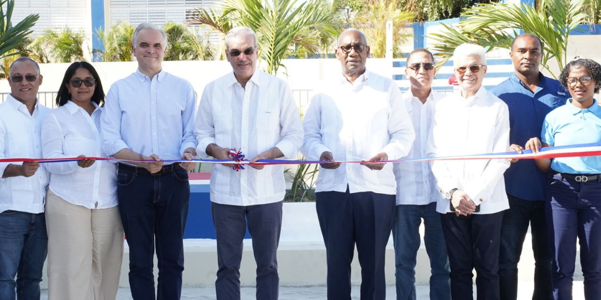  imagen fotos de la inauguracion del Liceo Experimental UASD El&iacute;as Pi&ntilde;a 