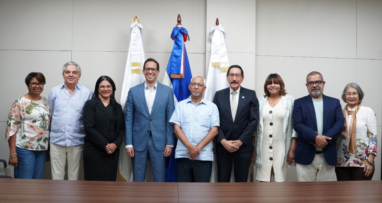  imagen ministro de Administraci&oacute;n P&uacute;blica, Sigmund Freund y el ministro de Educaci&oacute;n, &Aacute;ngel Hern&aacute;ndez 