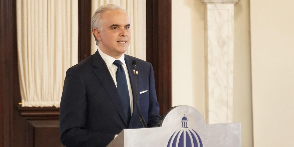  imagen El presidente de la Rep&uacute;blica, Luis Abinader, encabez&oacute; este martes la ceremonia de entrega de la Medalla al M&eacute;rito Magisterial 2026 