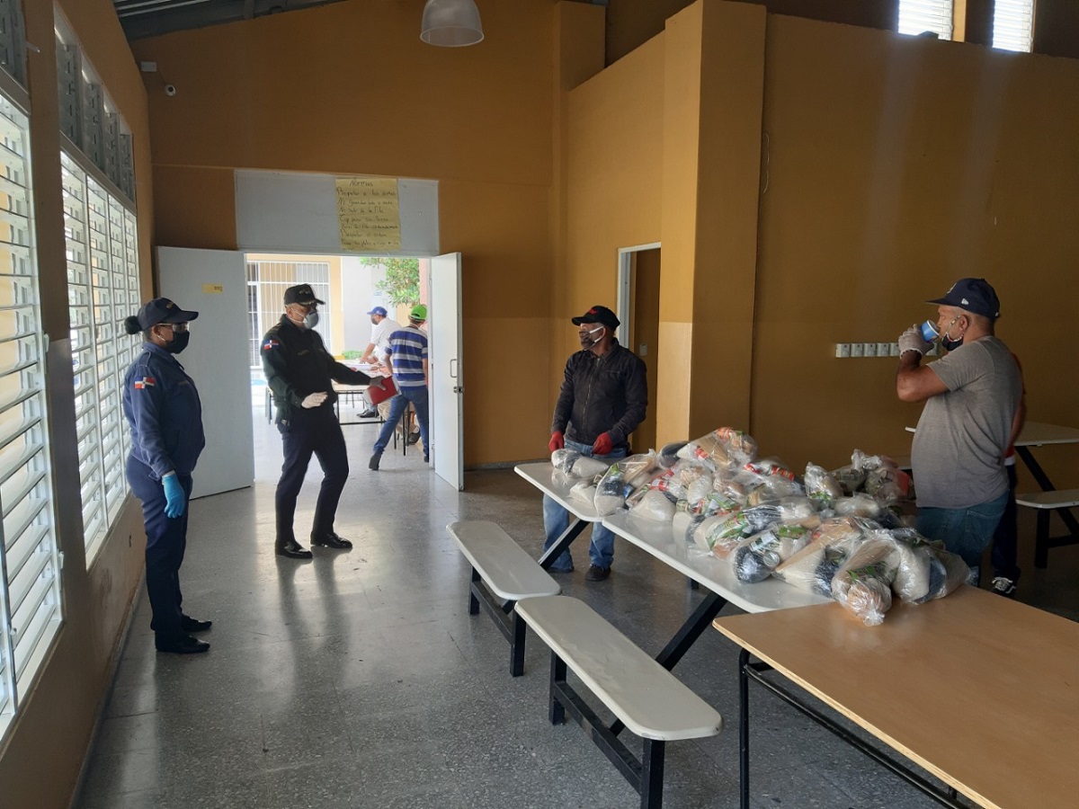  imagen Aslini Brito, director Regional 06, La Vega; Ronald Santana, Regional 10, y otros. 