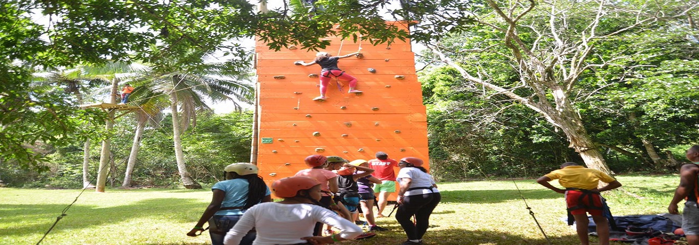  imagen Estudiantes disfrutando de distintas actividades 