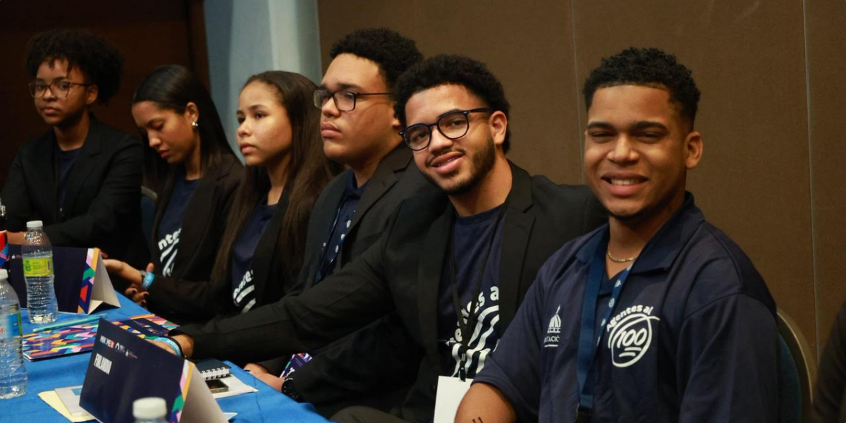  imagen Ministro de educaci&oacute;n comparte con estudiantes&nbsp; 