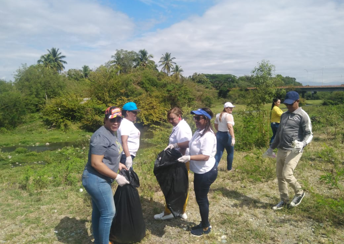  imagen Estudiantes realizan Jornada Nacional de Sensibilizaci&oacute;n y Cuidado del Medio Ambiente. 