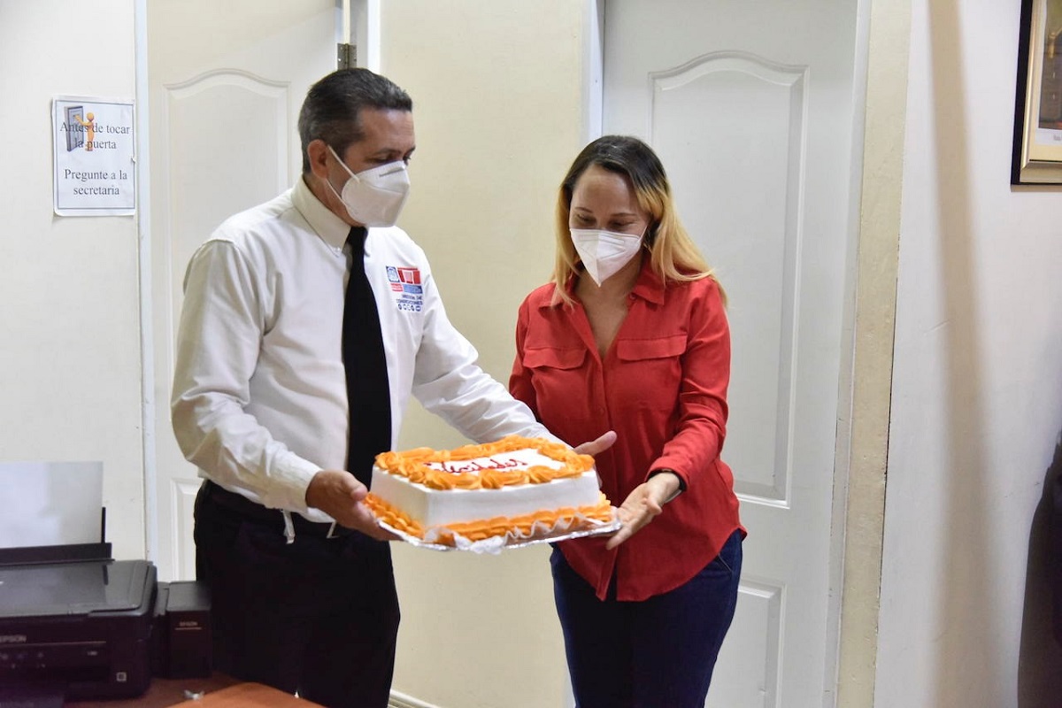  imagen Ministerio de Educaci&oacute;n agasajando docentes de centros educativos de la capital con motivo del D&iacute;a del Maestro 