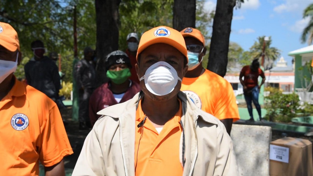  imagen Defensa Civil une esfuerzos con el MINERD durante jornada de desinfecci&oacute;n 
