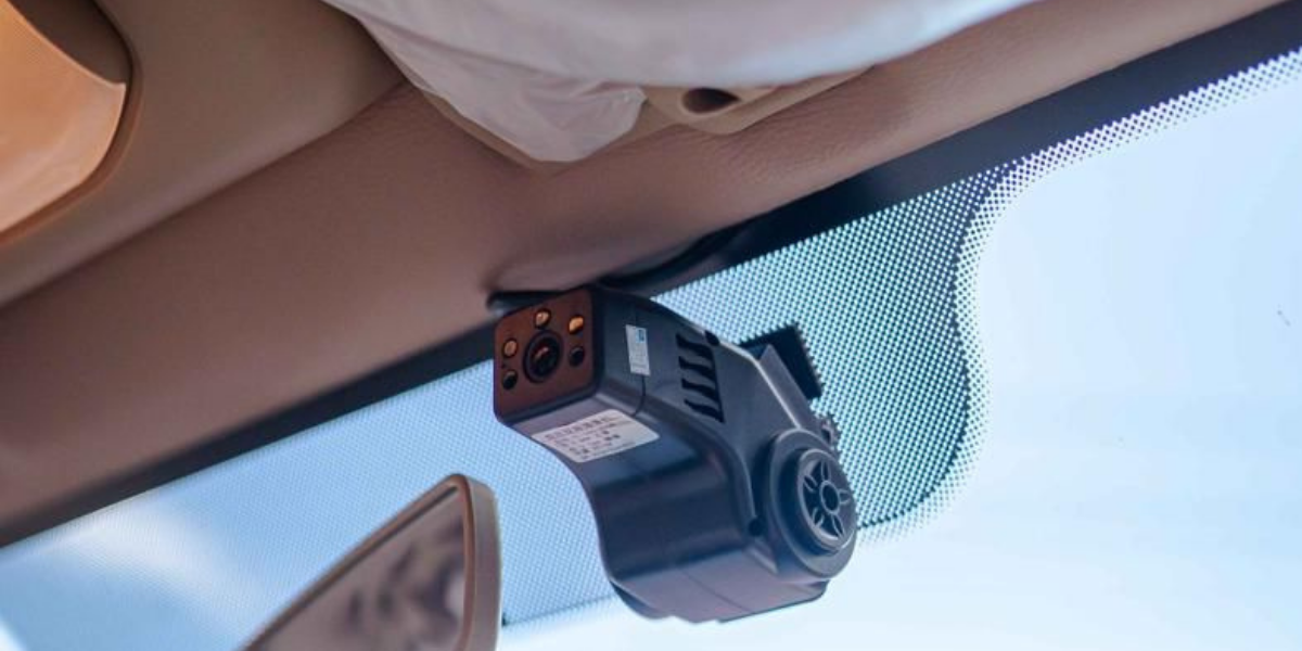  imagen Ministro De Camps, junto a otros personalidades durante su visita al centro. 