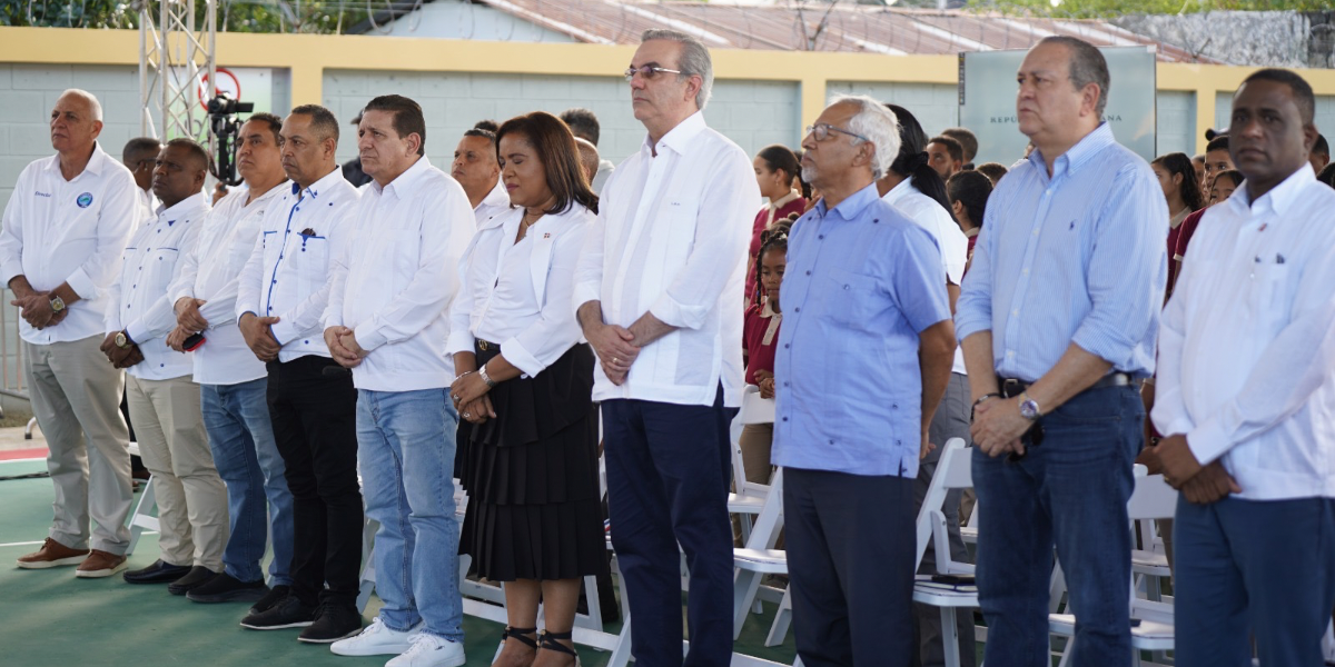 imagen Presidente Luis Abinader junto al Ministro de Educaci&oacute;n, &Aacute;ngel Hern&aacute;ndez en inauguraci&oacute;n&nbsp; 