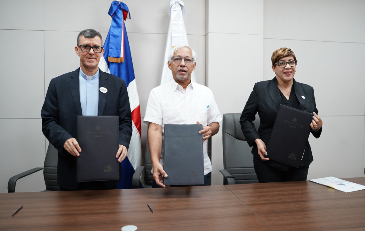  imagen Ministro de Educaci&oacute;n, &Aacute;ngel Hern&aacute;ndez firma convenio con varias instituciones para la ejecuci&oacute;n del proyecto Unidades de Intervenci&oacute;n Terap&eacute;utica Territoriales (UITT) 