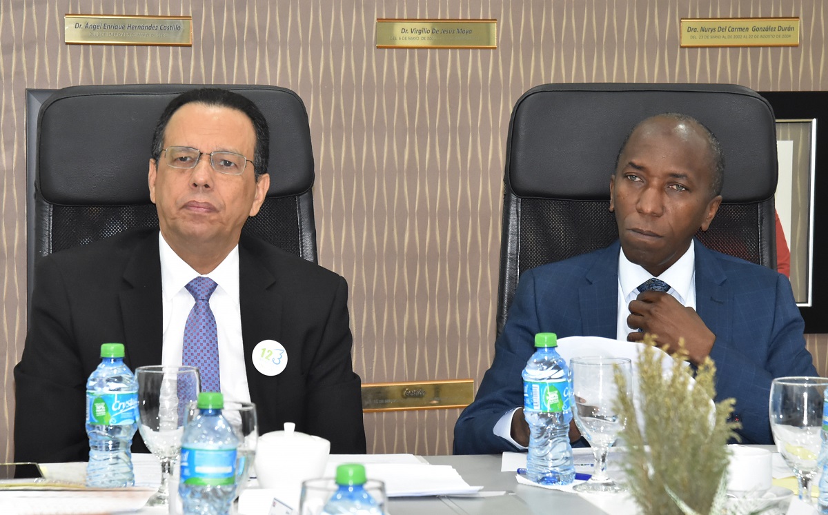  imagen El ministro de Educaci&oacute;n, Antonio Pe&ntilde;a Mirabal y&nbsp;Andr&eacute;s de las Mercedes, director ejecutivo del INAFOCAM 