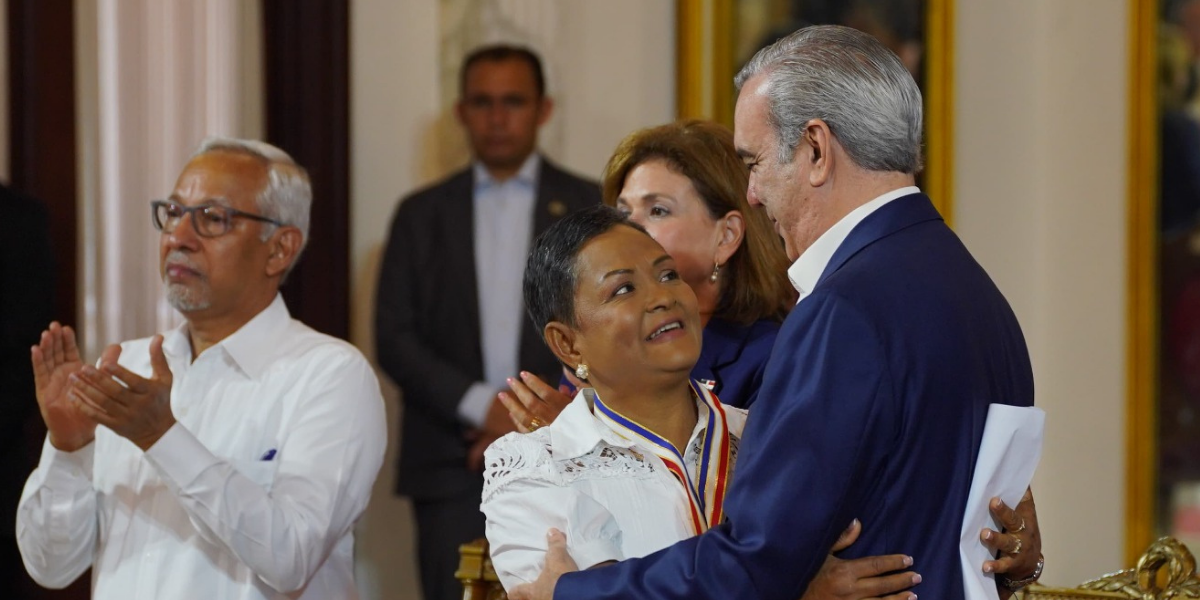  imagen Presidente Luis Abinader y ministro de Educaci&oacute;n, &Aacute;ngel Hern&aacute;ndez 
