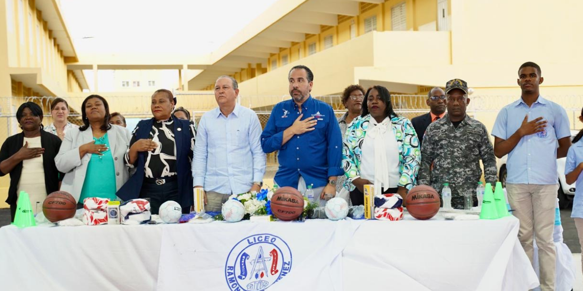 imagen inauguraci&oacute;n de cancha bajo techo del liceo Ram&oacute;n Emilio Jim&eacute;nez, del Distrito Educativo 10-03 