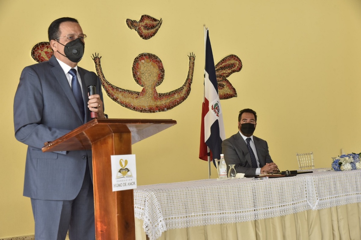  imagen Ciro Cascella y Pe&ntilde;a Mirabal firmando el acuerdo 