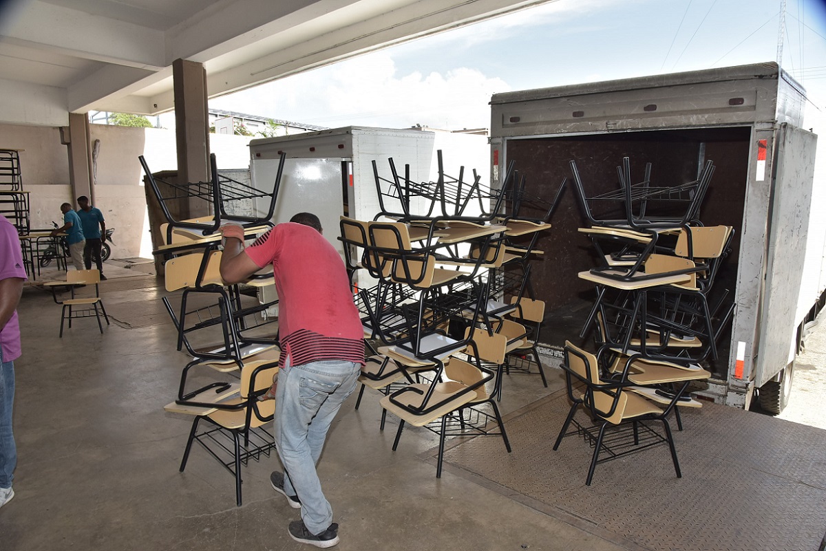  imagen Mobiliario a ser distribuido por el MINERD 