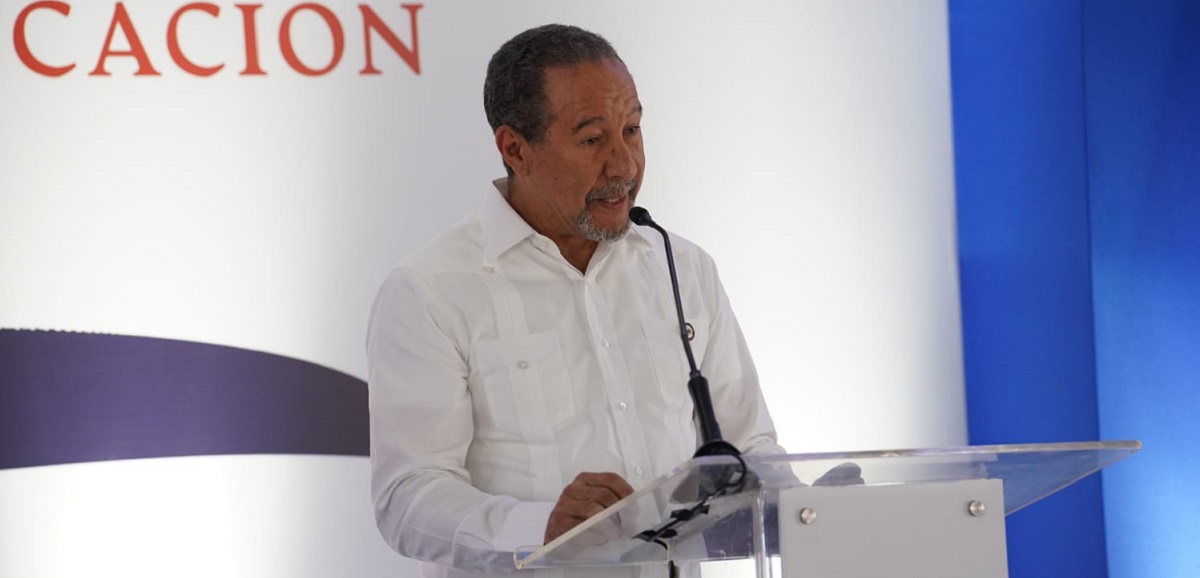  imagen &nbsp;vicepresidenta Raquel Pe&ntilde;a y viceministro de Educaci&oacute;n, &Oacute;scar Amarg&oacute;s en inauguraci&oacute;n de dos centros educativos.&nbsp; 