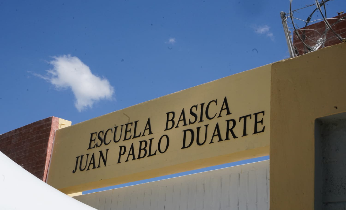  imagen Presidente de la Rep&uacute;blica Dominicana, Luis Abinader, y el Ministerio de Educaci&oacute;n (MINERD) inauguran centros educativos Escuela B&aacute;sica Juan Pablo Duarte y un Centro de Atenci&oacute;n Integral a la Primera Infancia (CAIPI), en el municipio de Hondo Valle, provincia El&iacute;as Pi&ntilde;a. 