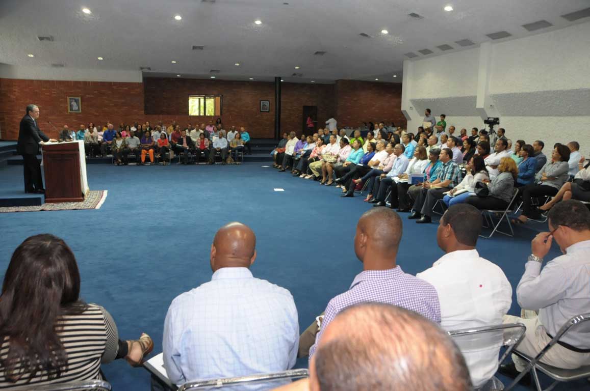  imagen Amarante Baret instruye a directores regionales y distritales a sumarse a la campaña contra el dengue 