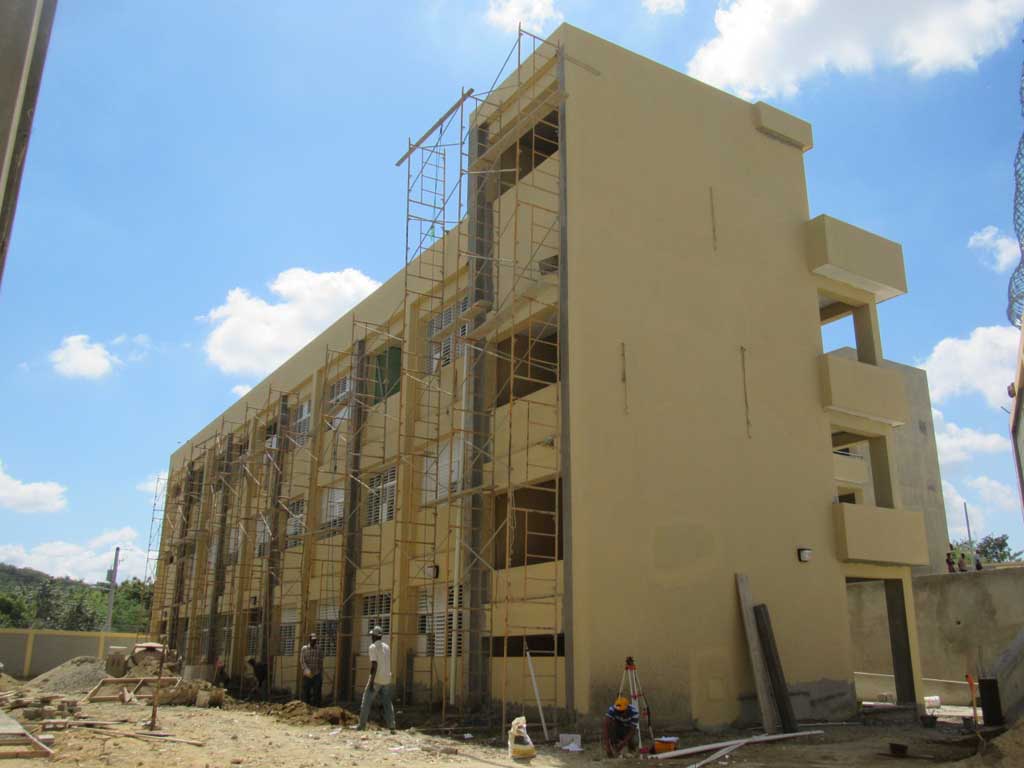  imagen Autoridades recorren centros educativos en fase de construcción en Santiago 