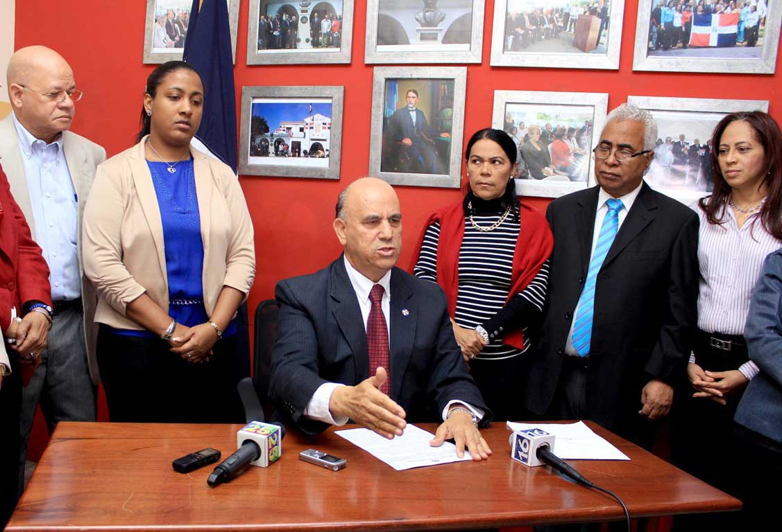  imagen Luis de León insta a los sectores educativos y sociales a fortalecer actividades por el Tiempo de Patria 