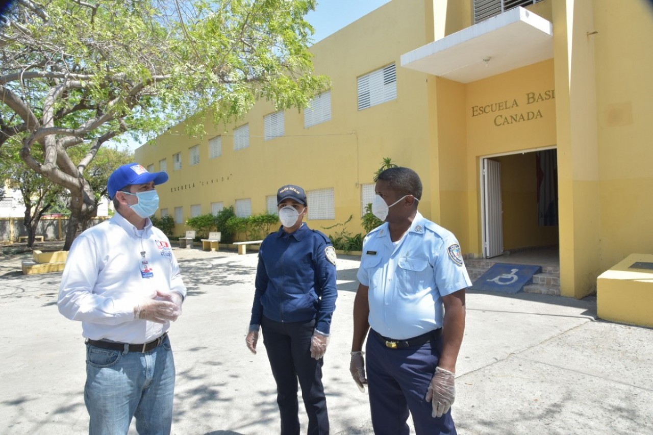  imagen Ministro Pe&ntilde;a Mirabal durante recorrido 