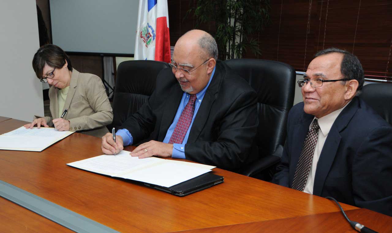  imagen ISFODOSU y City College de Nueva York firman convenio de colaboración académica 