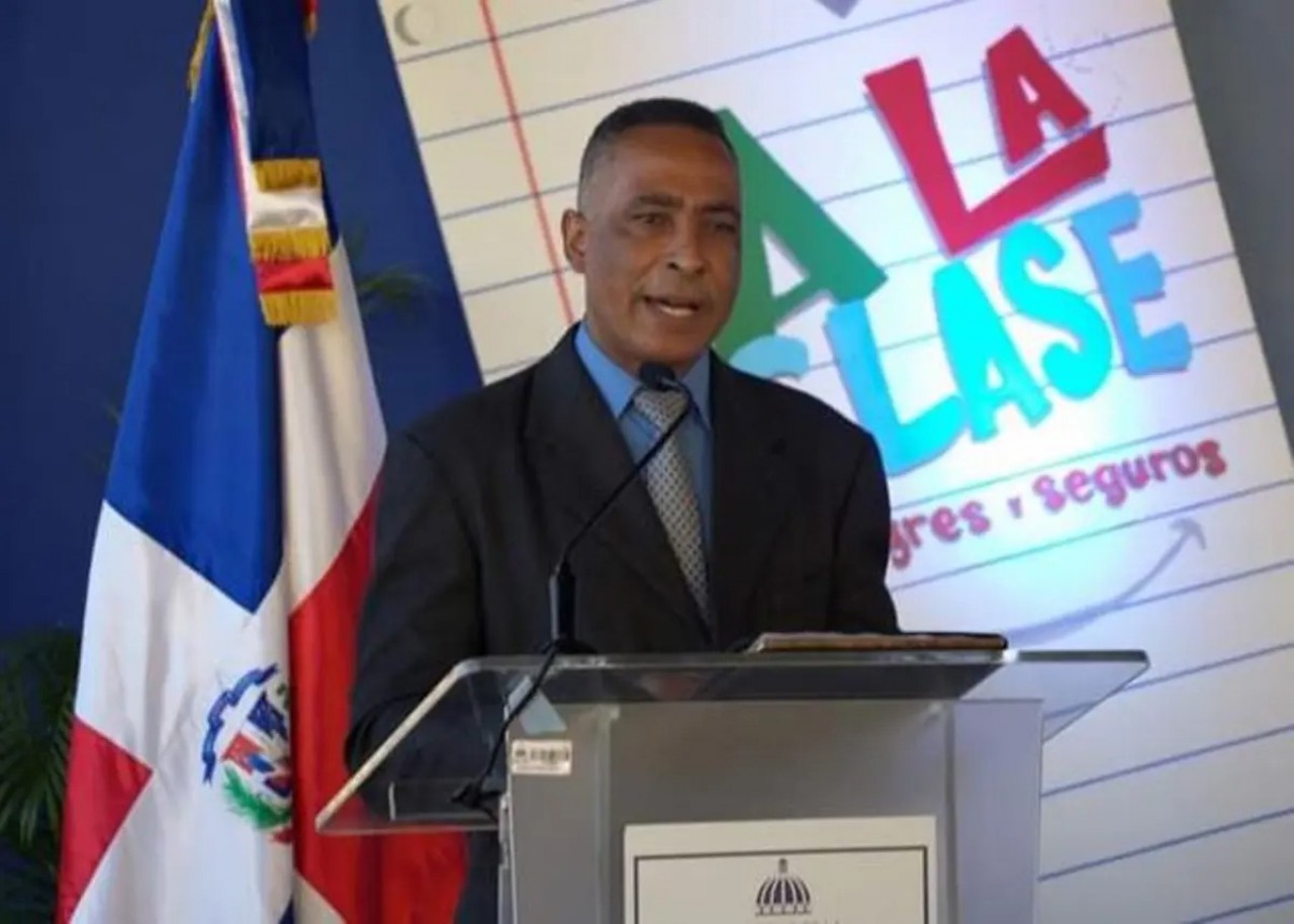  imagen Sr. Jaime Tolentino habla durante acto 