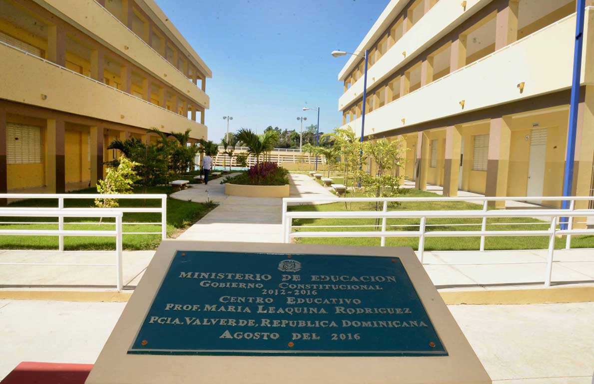  imagen Revolución Educativa del presidente Danilo Medina da otro paso de avance con la entrega de un liceo que beneficiará a 875 estudiantes de Valverde 