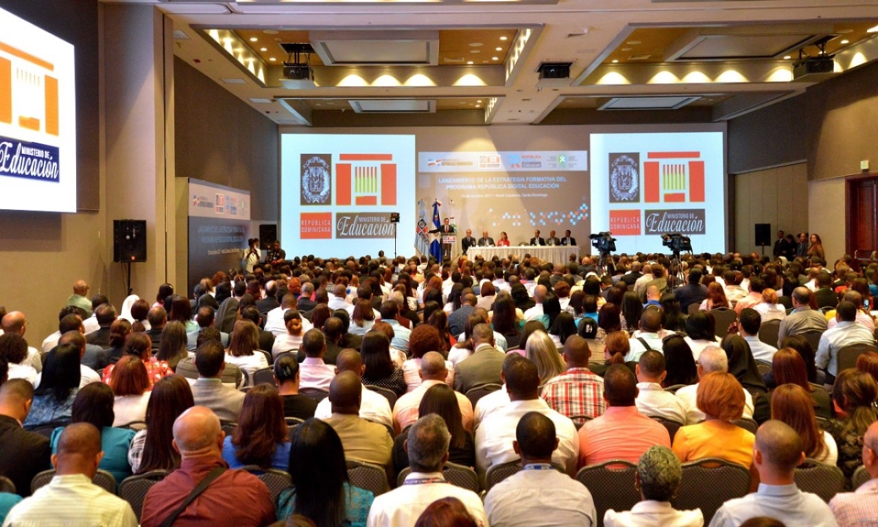  imagen Ministro Andr&eacute;s Navarro durante su discurso. 