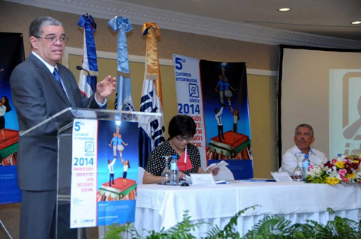  imagen Amarante Baret: Educación trabaja para producir los cambios que demanda la nueva escuela en el país 