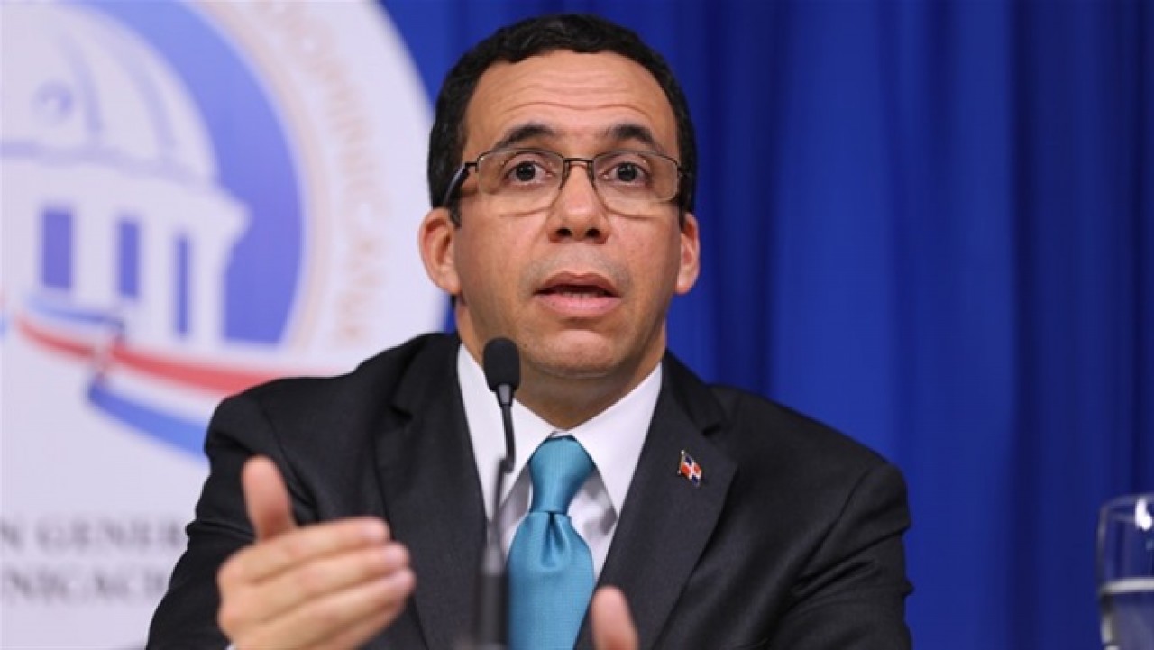  imagen Ministro Andres Navarro durante rueda de prensa. 