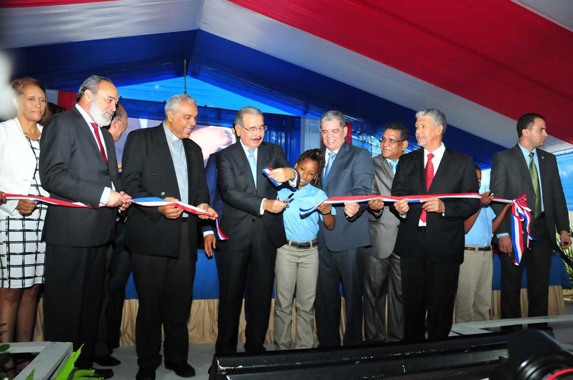  imagen Presidente Medina entrega tres nuevas escuelas a estudiantes de Villa Mella 