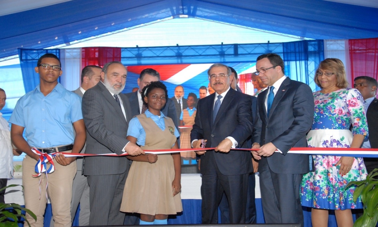  imagen Corte de cinta de&nbsp;entrega de un nuevo liceo, cuatro escuelas y las instalaciones del ISFODOSU remozadas&nbsp;a San Pedro de Macor&iacute;s 