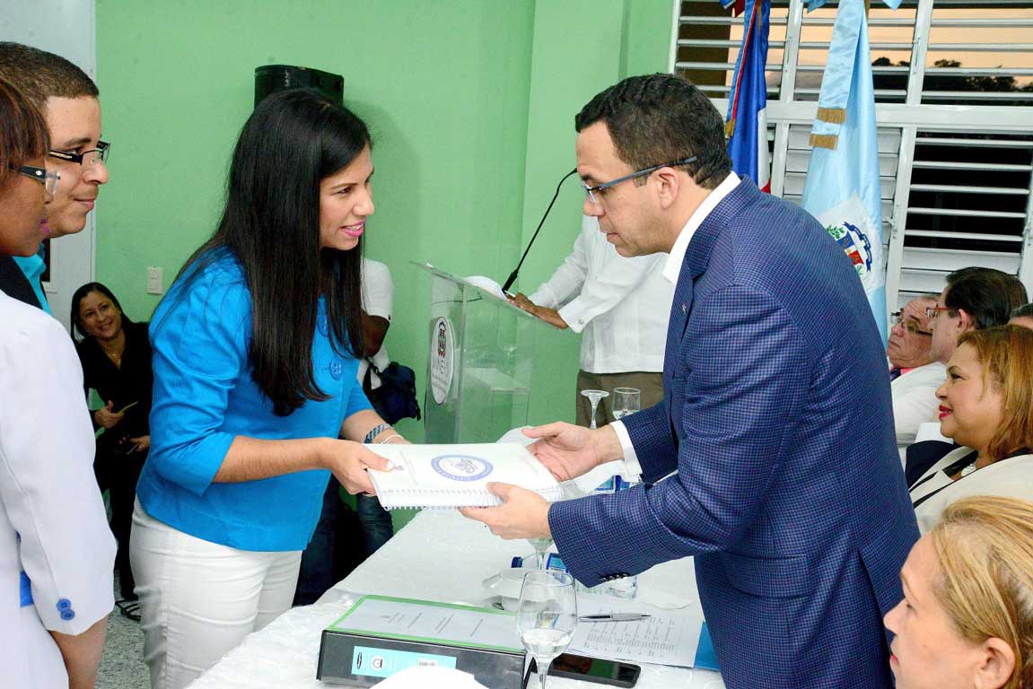  imagen Andrés Navarro exhorta a Directores Regionales y Distritales del Minerd, que desarrollen gestión abierta al diálogo y siempre dispuesta a escuchar a la población 