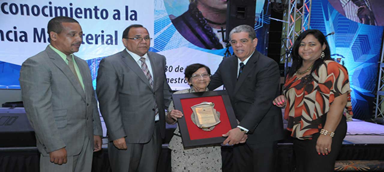  imagen Ministerio de Educación reconoce a Maestros con Medallas de Oro, Plata y Bronce al Mérito 