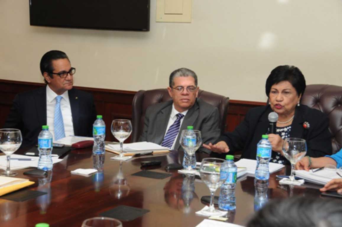  imagen Ministerio Educación capacitará a 1,413 profesores en programa con universidades 