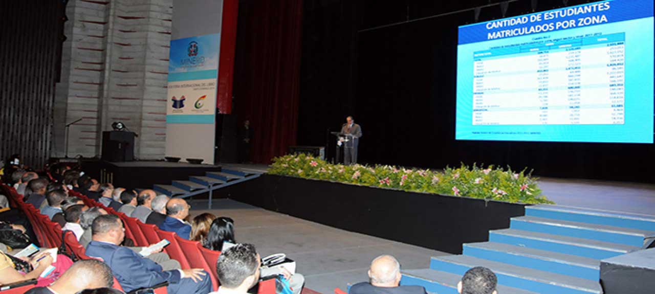  imagen Amarante Baret  dice el gobierno está comprometido con formación integral de los estudiantes 