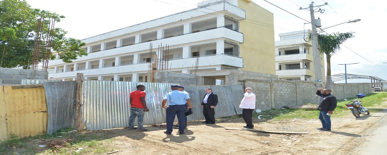  imagen Designa comisi&oacute;n rendir&aacute; informe para continuar los trabajos de construcci&oacute;n de un liceo y una escuela en esa demarcaci&oacute;n. 