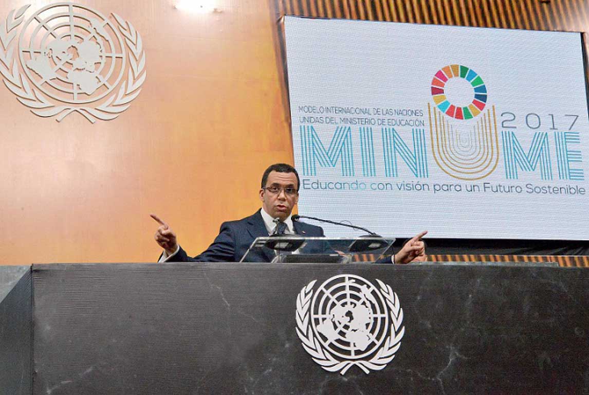  imagen Ministro Andr&eacute;s Navarro pronuncia discurso central en&nbsp;apertura de la 11va. edici&oacute;n del Modelo Internacional de las Naciones Unidas del Ministerio de Educaci&oacute;n (MINUME). 