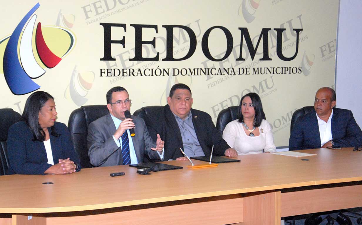  imagen Mesa directiva representada por ministro Andr&eacute;s Navarro, a su derecha Altagracia Tav&aacute;rez, a su izquierda Rael Hidalgo, le sigue &nbsp;Aura Salda&ntilde;a y No&eacute; Suberv&iacute;. 