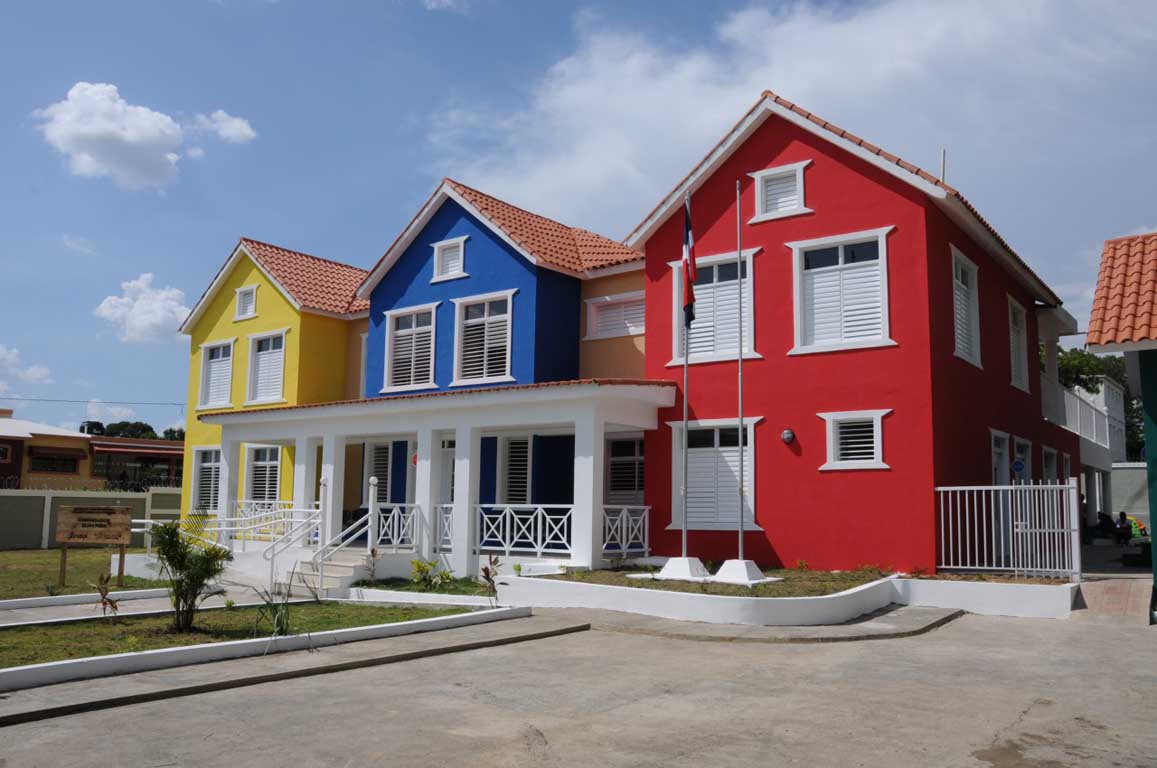  imagen Presidente Medina inaugura una escuela y dos estancias infantiles en Elías Piña y Las Matas de Farfán 