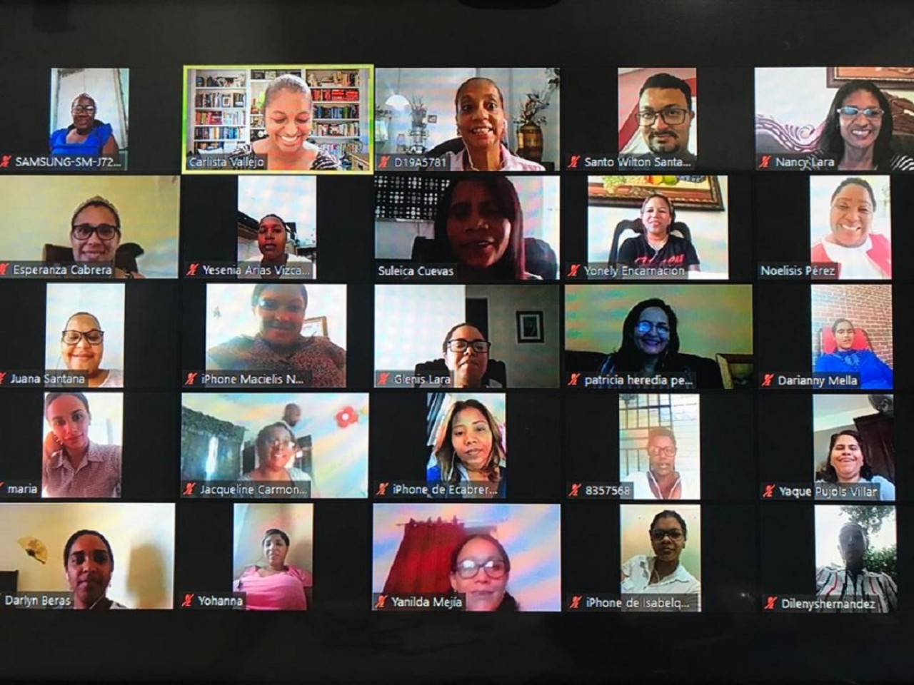  imagen La reuni&oacute;n estuvo encabezada por la encargada del &aacute;rea de Orientaci&oacute;n y Psicolog&iacute;a de este Distrito, Suleica Cuevas, quien manifest&oacute; que el MINERD est&aacute; haciendo todo lo posible para que toda la comunidad educativa reciba la asistencia psicol&oacute;gica necesaria.
&nbsp; 