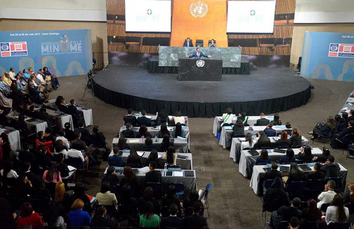  imagen Ministro Andr&eacute;s Navarro dirige conferencia en el marco MINUME-2017. 