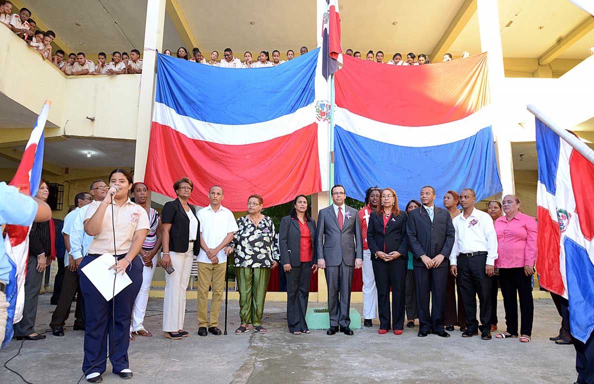  imagen Andrés Navarro priorizará apoyo a comunidades educativas que libran batalla por elevar calidad educativa a pesar de limitaciones 