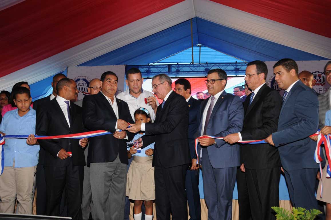  imagen Presidente Medina entrega escuela Socorro Sánchez, de 21 aulas, en Villa Altagracia 
