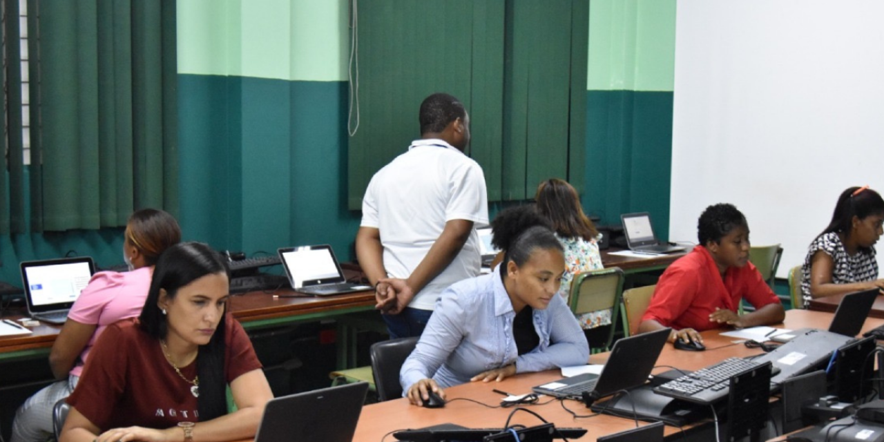  imagen Fotos de maestros en el aula&nbsp; 