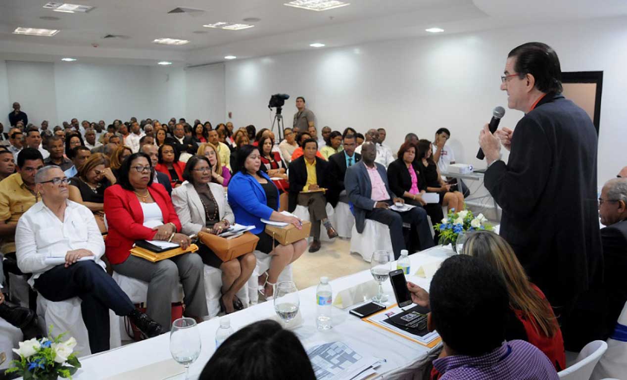  imagen Director Adolfo Cede&ntilde;o de la Rosa al pronunciar las palabras centrales del encuentro. 