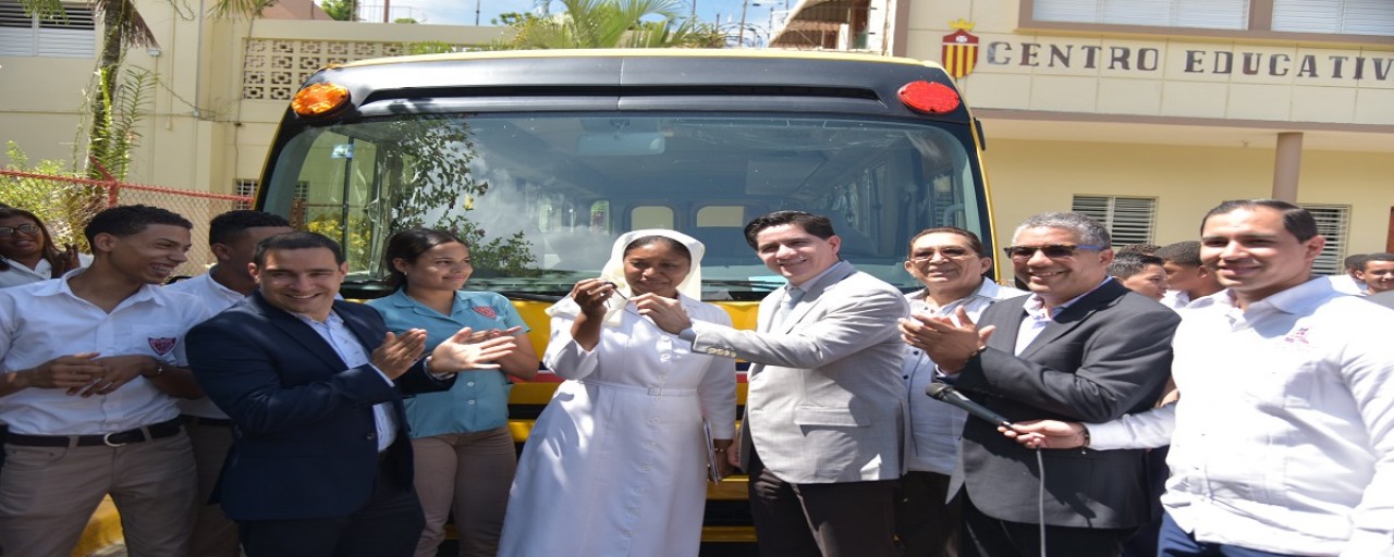  imagen Acto de entrega del autobus 