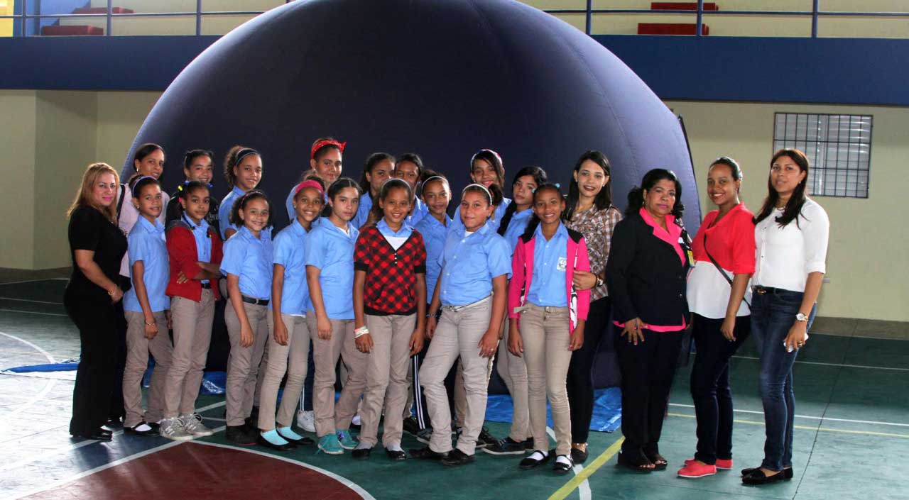  imagen Ministerio de Educación fomenta “clubes  de chicas” en áreas de tecnología y ciencias 