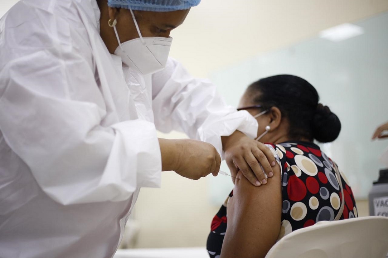  imagen Docentes vacunandose 